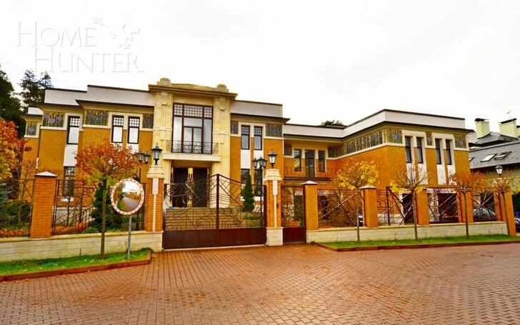 2-этажный коттедж 1 372 м² с отделкой