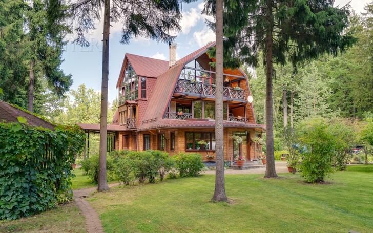 3-этажный коттедж 650 м² с отделкой