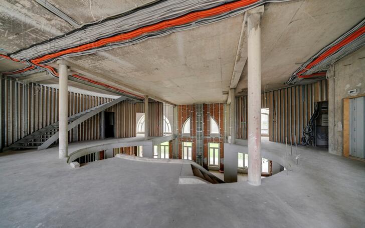 2-этажный коттедж 2 800 м² без отделки