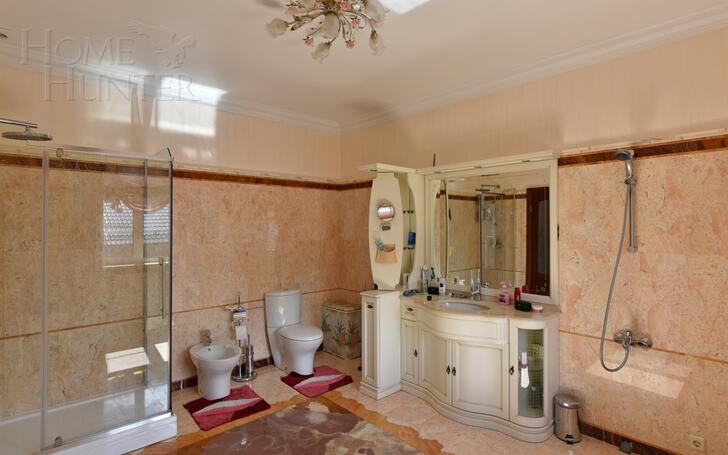 3-этажный коттедж 350 м² с отделкой