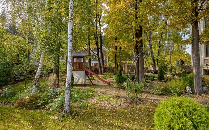 2-этажный коттедж 1 100 м² с отделкой