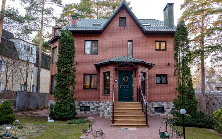 3-этажный коттедж 450 м² с отделкой