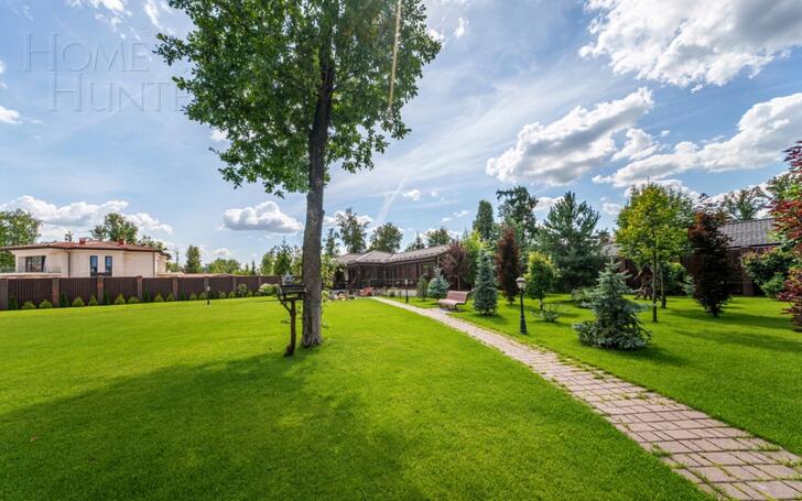 2-этажный коттедж 1 300 м² без отделки