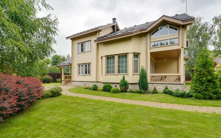 2-этажный коттедж 250 м² с отделкой