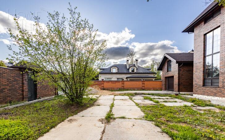3-этажный коттедж 600 м² без отделки