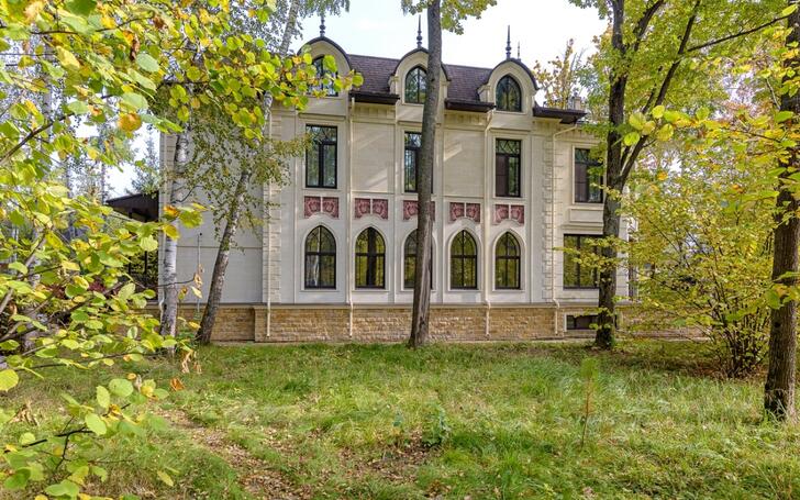 2-этажный коттедж 1 100 м² с отделкой