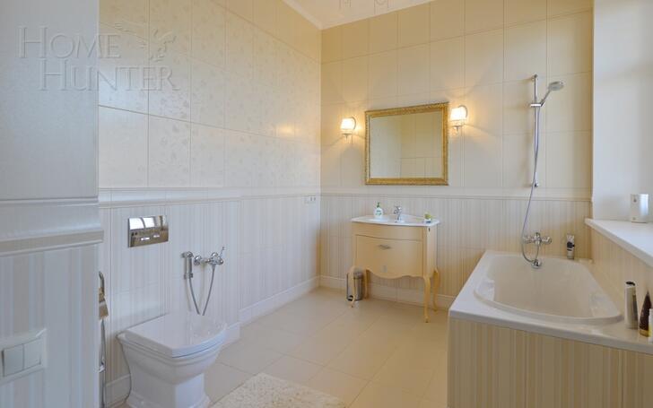 2-этажный коттедж 400 м² с отделкой