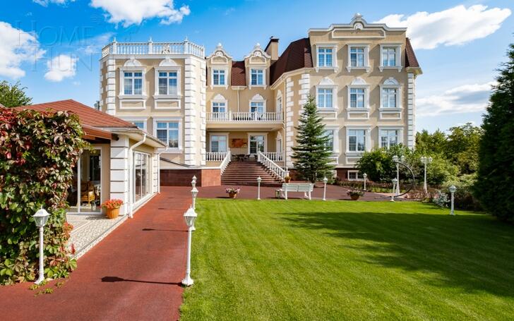 3-этажный коттедж 1 650 м² с отделкой