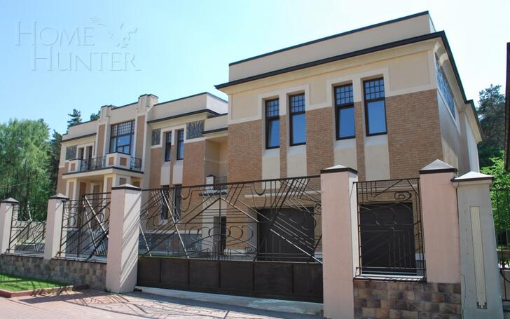 2-этажный коттедж 1 372 м² с отделкой