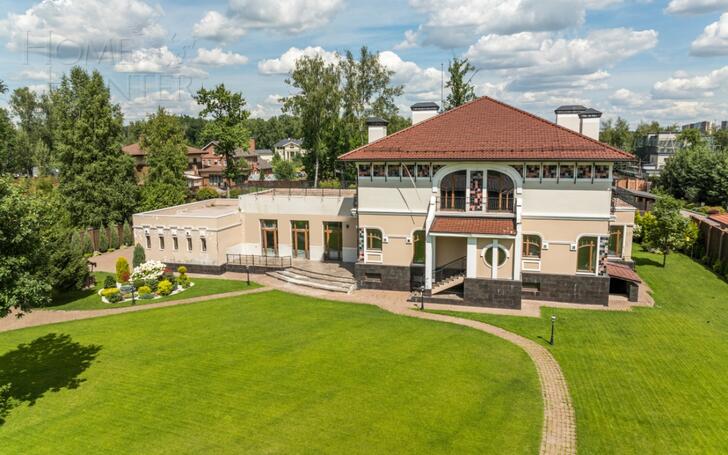 2-этажный коттедж 1 300 м² без отделки