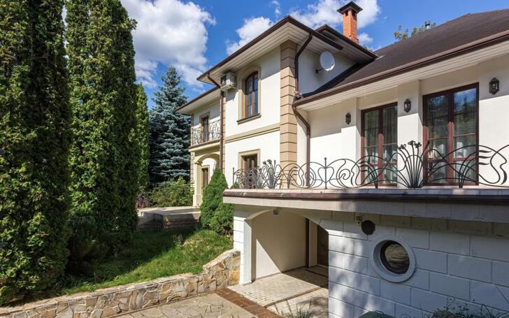 2-этажный коттедж 650 м² с отделкой