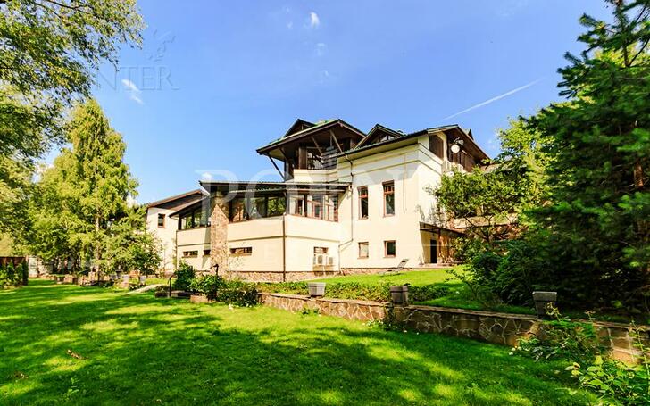 2-этажный коттедж 1 140 м² с отделкой