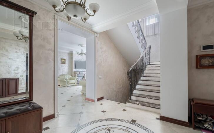 2-этажный коттедж 250 м² с отделкой