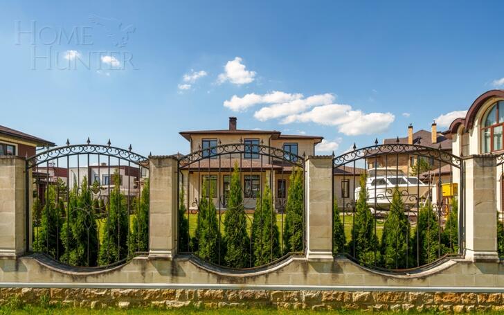 2-этажный коттедж 400 м² с отделкой