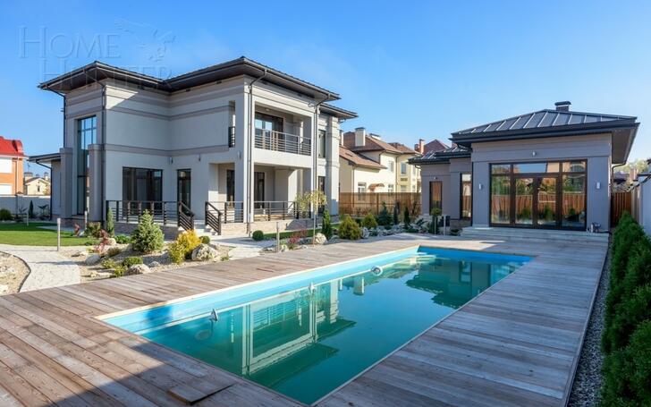 2-этажный коттедж 350 м² с отделкой