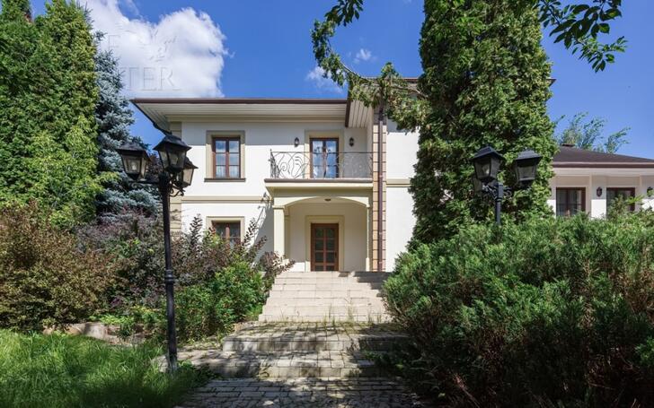 2-этажный коттедж 650 м² с отделкой