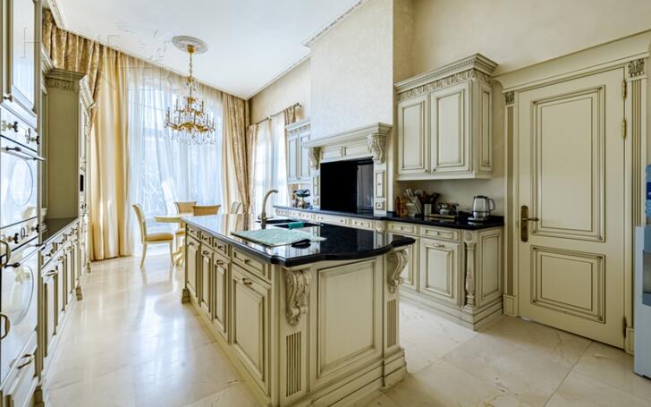 2-этажный коттедж 1 000 м² с отделкой