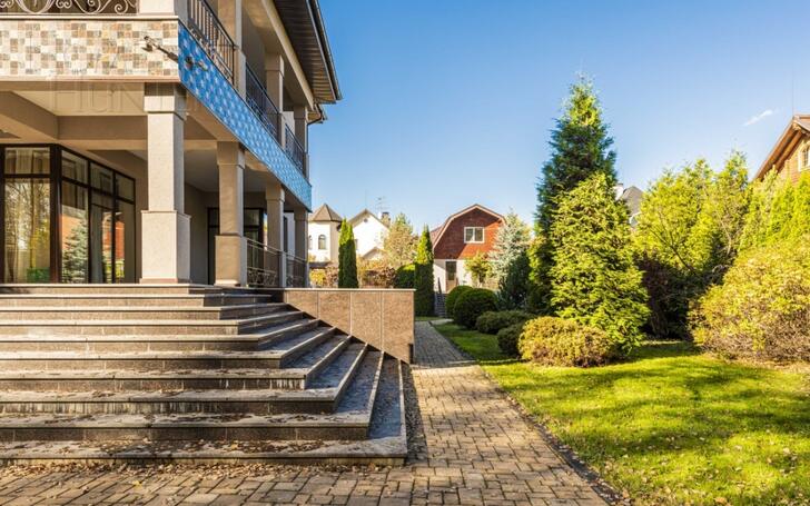 2-этажный коттедж 500 м² с отделкой