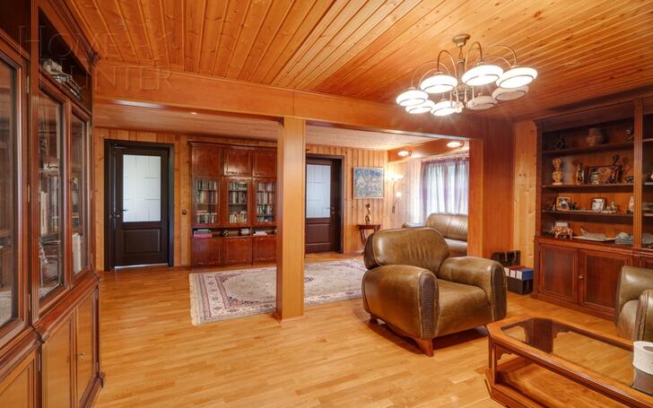 3-этажный коттедж 650 м² с отделкой