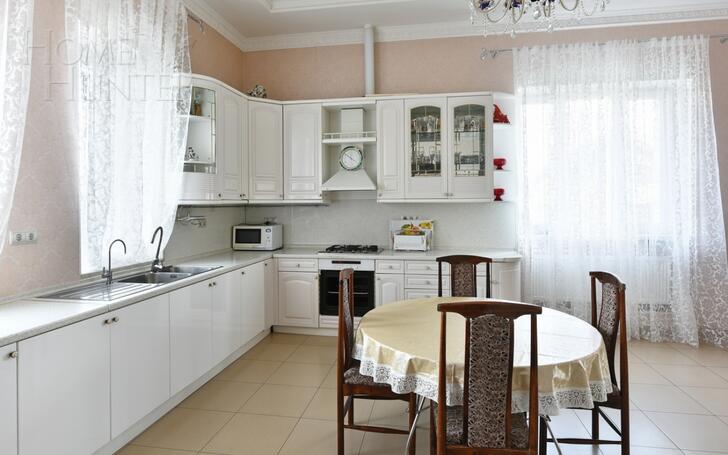 3-этажный коттедж 750 м² с отделкой