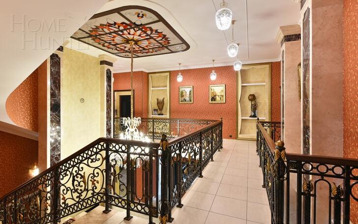 2-этажный коттедж 1 100 м² с отделкой
