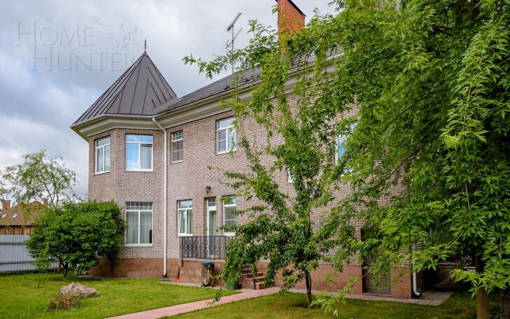 3-этажный коттедж 350 м² с отделкой