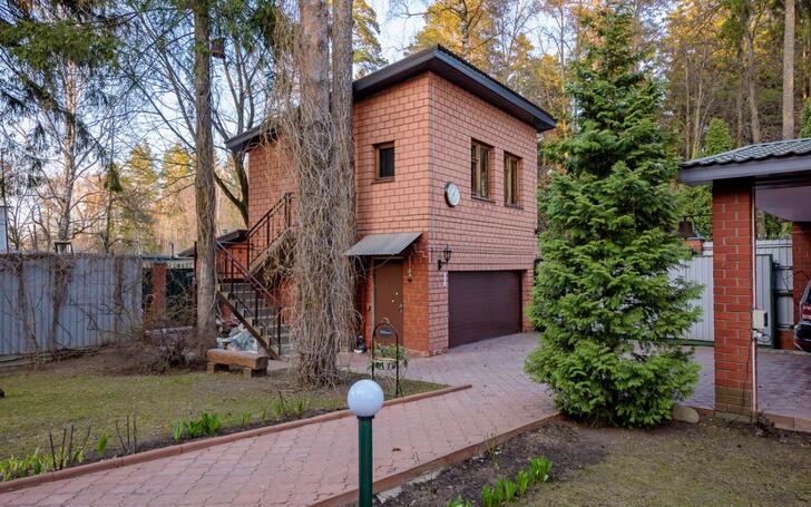 3-этажный коттедж 450 м² с отделкой