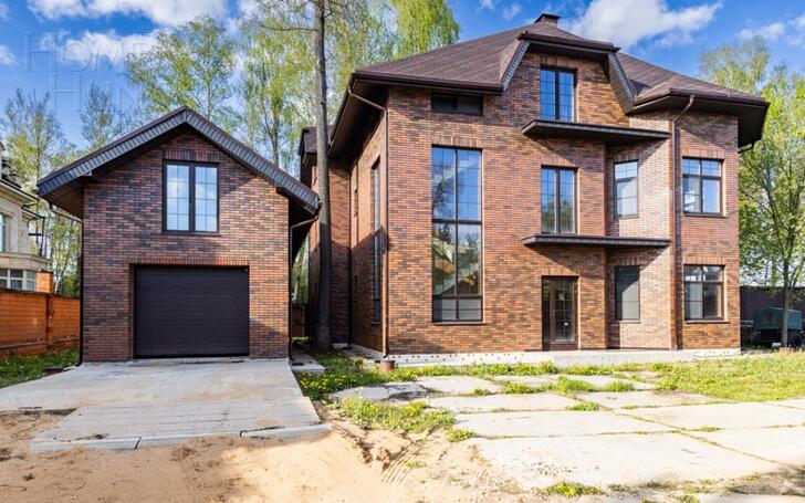 3-этажный коттедж 600 м² без отделки