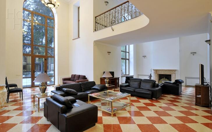 2-этажный коттедж 1 500 м² с отделкой