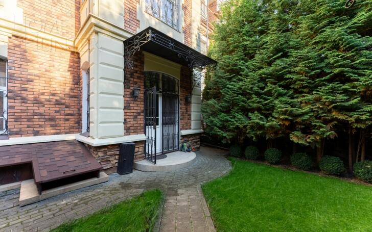 3-этажный таунхаус 293 м² с отделкой