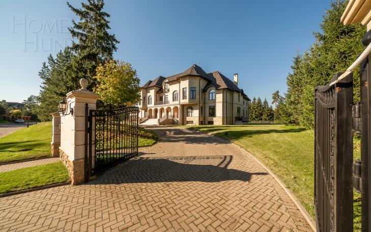 2-этажный коттедж 2 800 м² без отделки