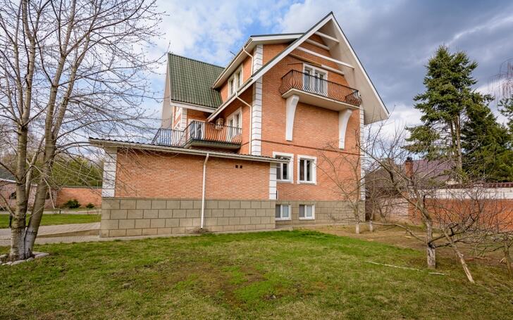 3-этажный коттедж 780 м² с отделкой