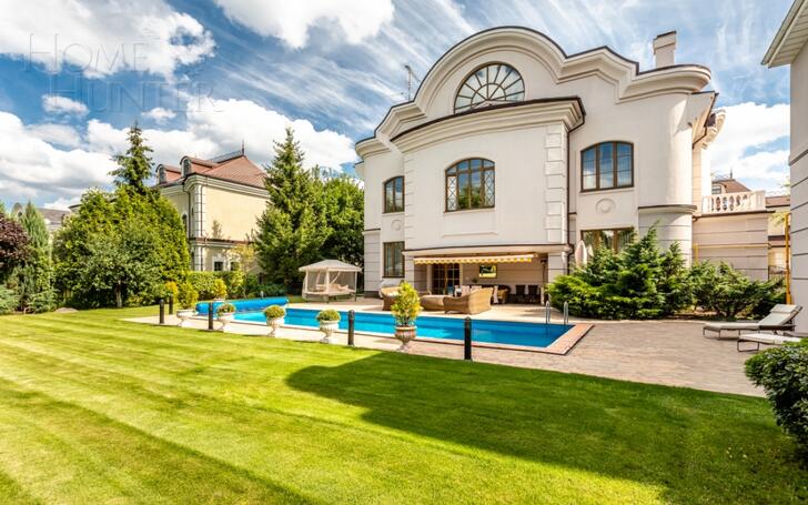 3-этажный коттедж 750 м² с отделкой