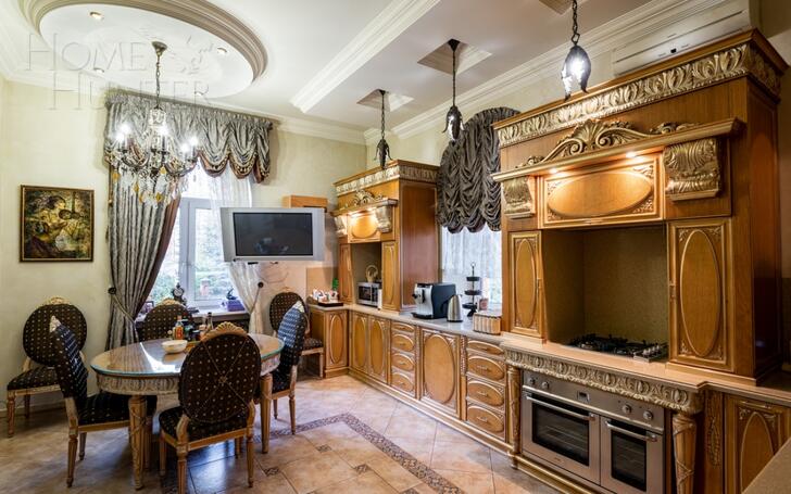 3-этажный коттедж 1 000 м² с отделкой