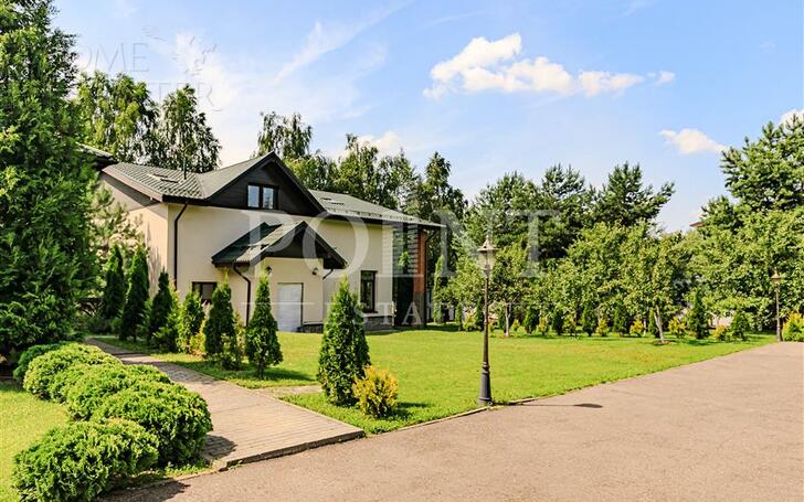 2-этажный коттедж 1 140 м² с отделкой