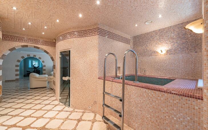 2-этажный коттедж 650 м² с отделкой