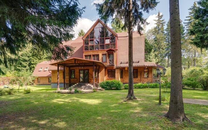 3-этажный коттедж 650 м² с отделкой