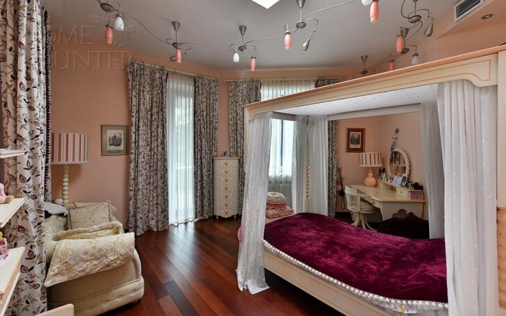 3-этажный коттедж 2 400 м² с отделкой