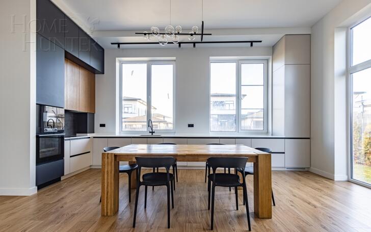 2-этажный коттедж 260 м² с отделкой