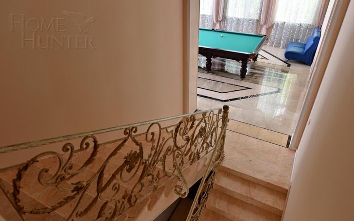 3-этажный коттедж 350 м² с отделкой