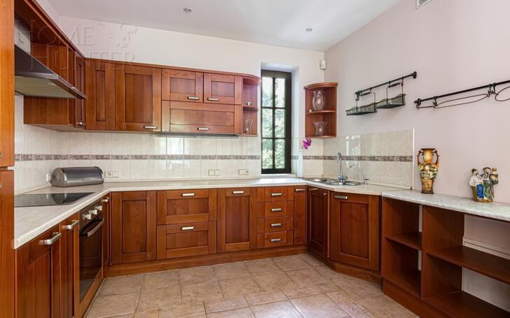2-этажный коттедж 650 м² с отделкой