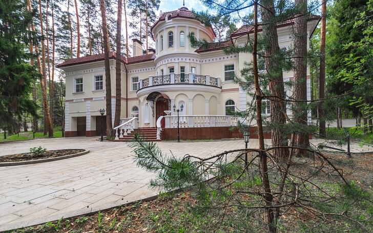2-этажный коттедж 1 250 м² с отделкой