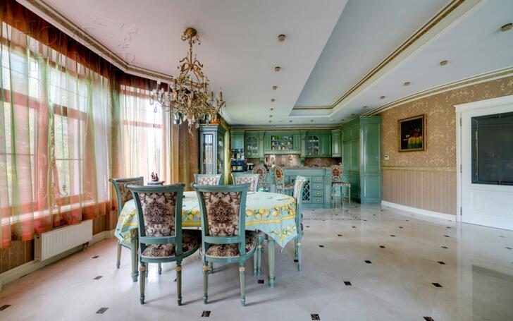 2-этажный коттедж 450 м² с отделкой