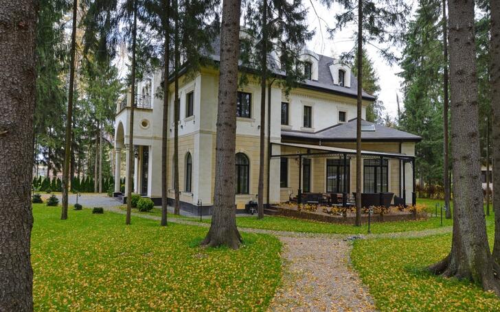 3-этажный коттедж 800 м² с отделкой