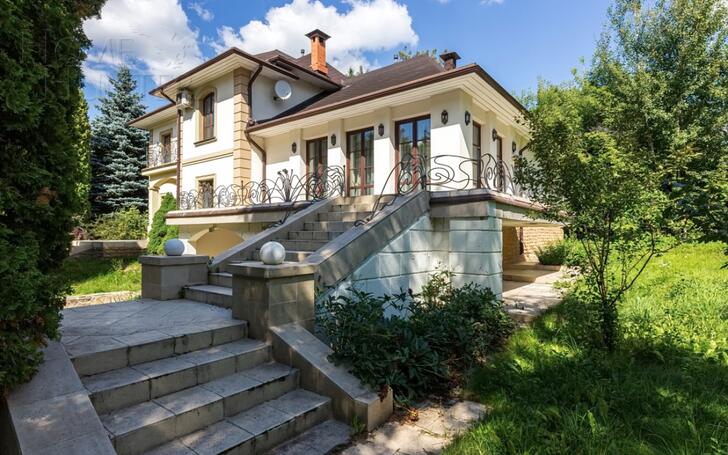 2-этажный коттедж 650 м² с отделкой