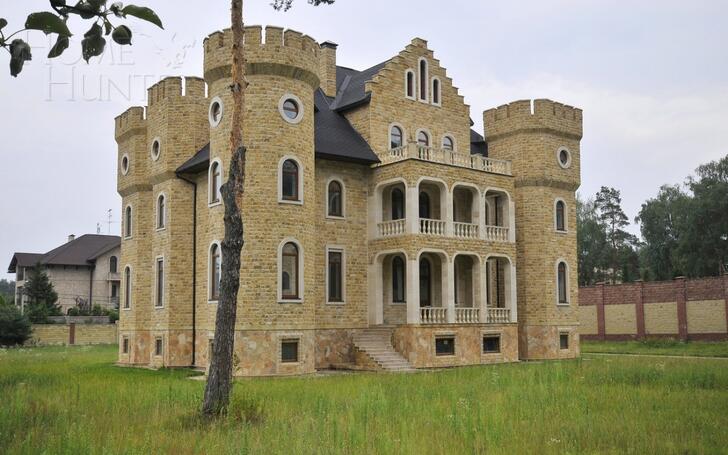 3-этажный коттедж 1 900 м² без отделки