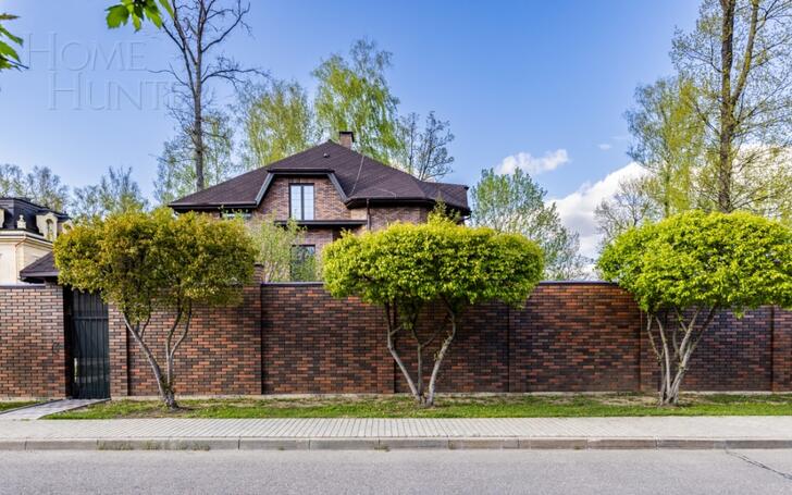 3-этажный коттедж 600 м² без отделки