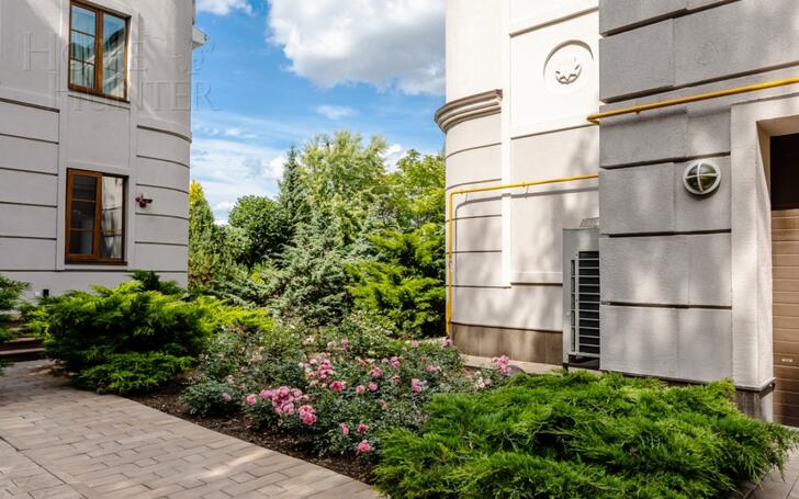3-этажный коттедж 750 м² с отделкой