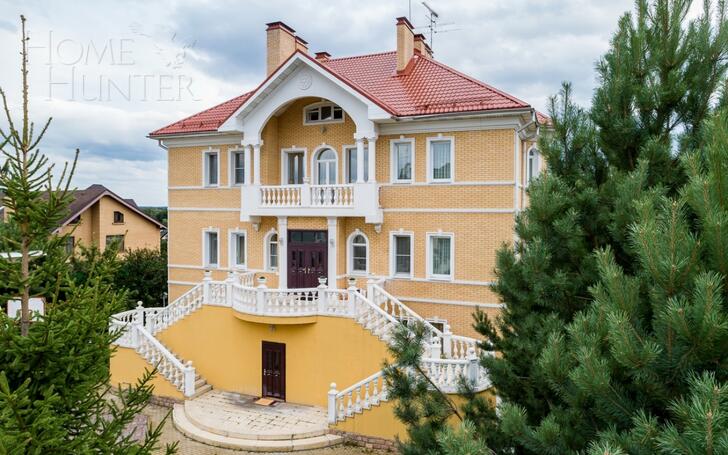 3-этажный коттедж 750 м² с отделкой