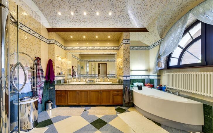 2-этажный коттедж 880 м² с отделкой